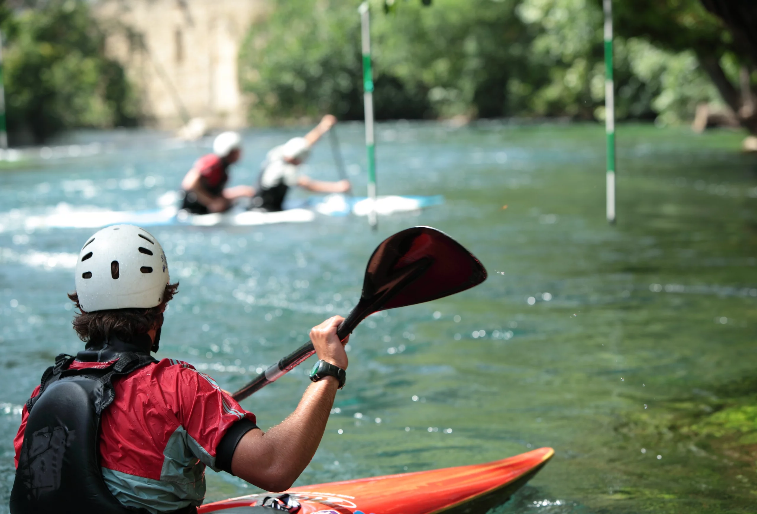 cours de slalom personnes en pratique